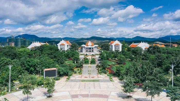 00304487411_80fda33d