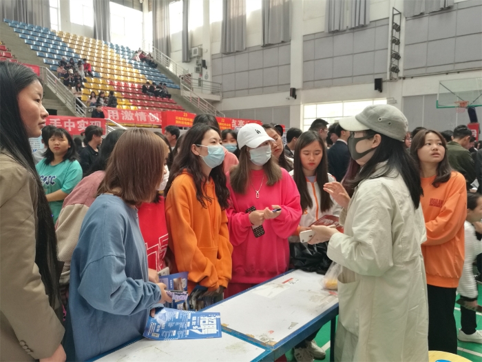 就业双选会——招聘一角1