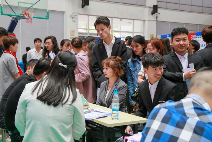 就业双选会——招聘一角2