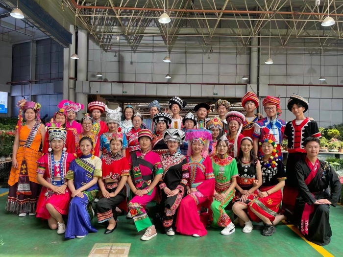 《唱支山歌给党听》央视快闪