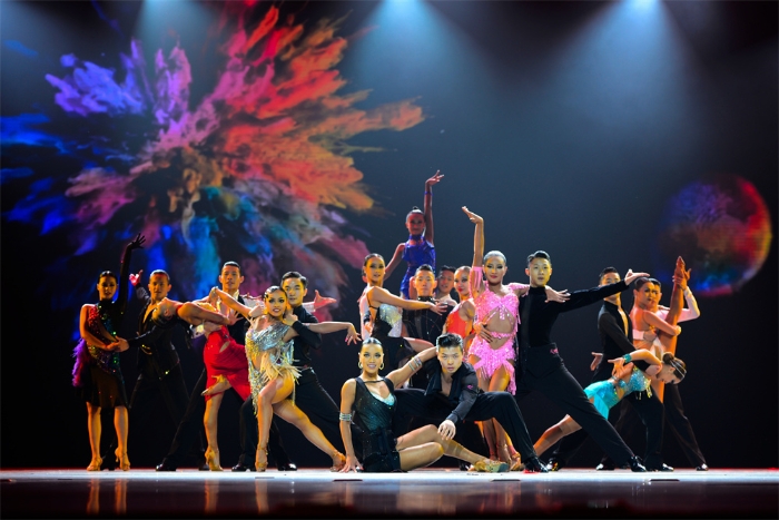 国际标准舞群舞—《追逐》剧照