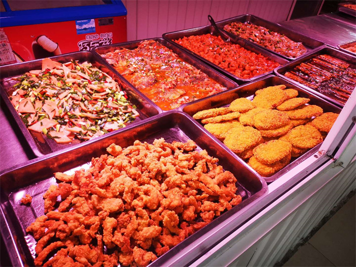 食堂菜品丰富，色美味香