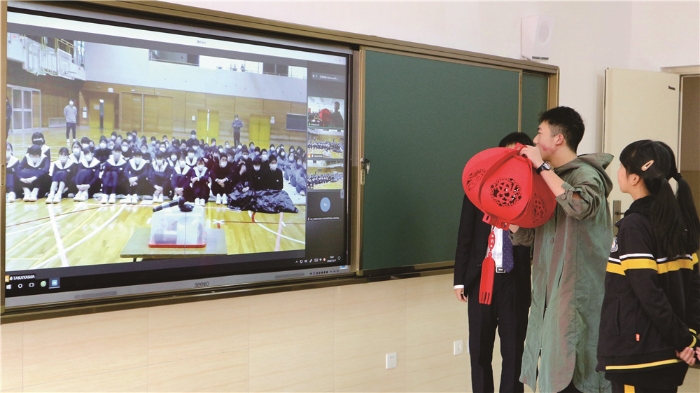 与日本高山市日枝中学开展线上交流联谊