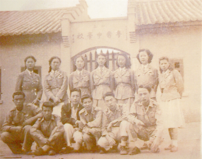 建校初期校门照片