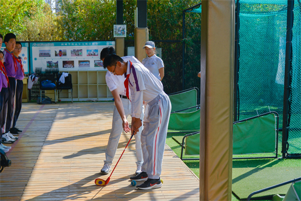 高尔夫球运动进校园