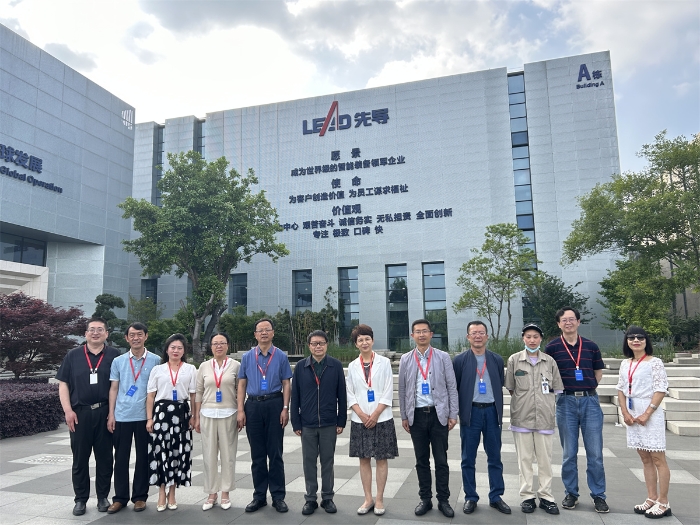 学校党委书记带队走访无锡先导智能装备股份有限公司