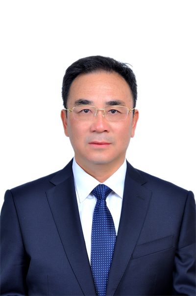 云南省特级教师 、昆明市首届名校长、昆明市生物学科带头人 王爱民