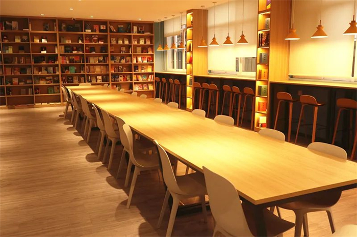 8学生阅览室