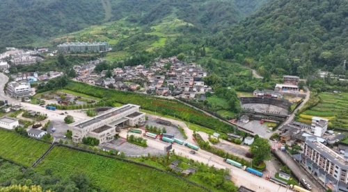 远眺猴桥国门新村，一片生机勃勃的繁荣景象。腾冲市融媒体中心 供图