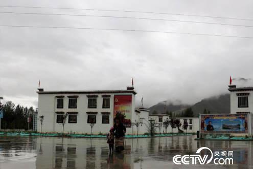 西藏易地扶贫搬迁“搬”出幸福感 西藏易地扶贫搬迁“搬”出幸福感