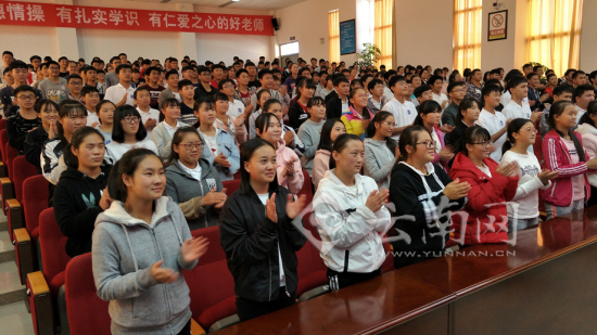 云岭各地干部群众收看十九届中央政治局常委同中外记者见面会