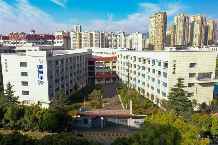 学校大门1