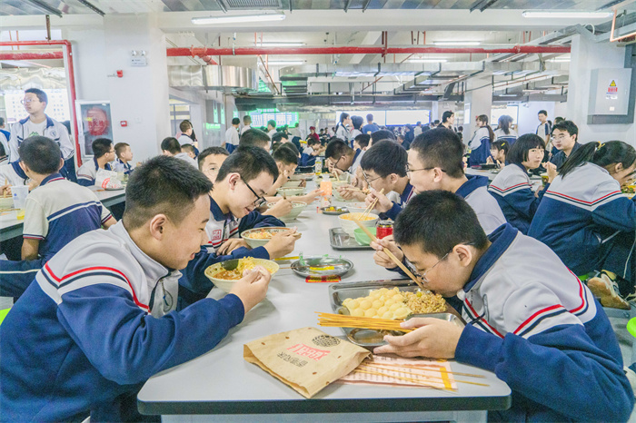学生就餐