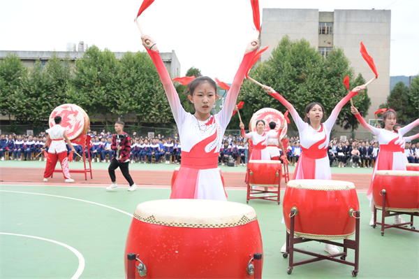 放在第七点，艺体特色课程后面