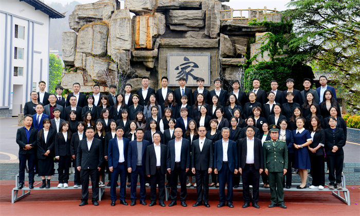 教职工合影 教职工合影