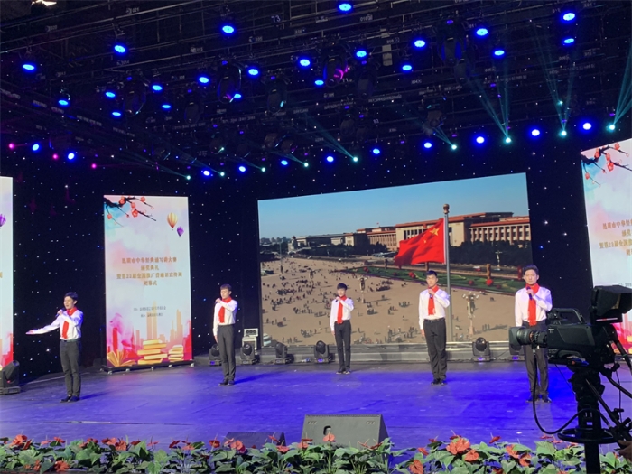 4、朗诵（永恒的旗帜）荣获昆明市中小学艺术节一等奖第一名