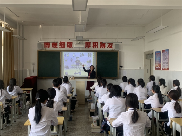 1、学校“银龄名师”殷艺祠现场授课