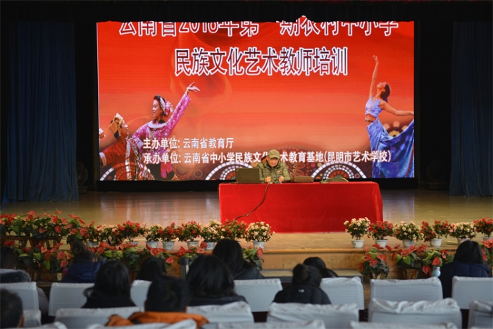 3、国家一级作曲、云南省音乐家协会副主席万里老师来我校授课