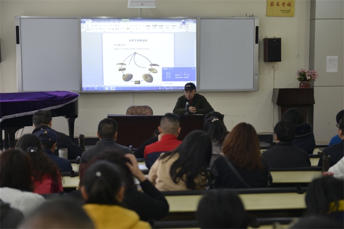 4、著名词作家蒋明初来我校讲课