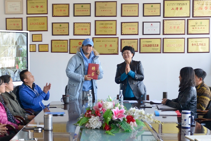 6、我国著名舞蹈家、舞剧编导万玛尖措老师被我校聘为特聘专家，直接到校指导学生编排原创剧目