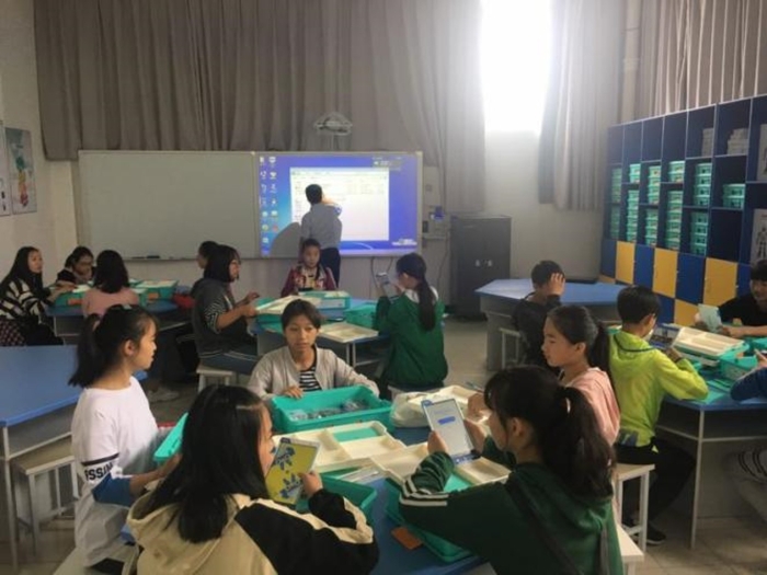 03、机器人教室