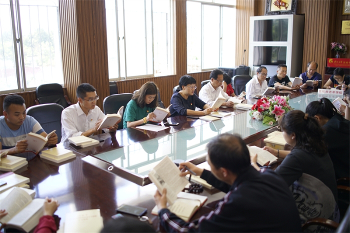 3、全体党员集中学习习近平新时代中国特色社会主义理论