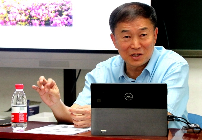 2-1 2019年5月30日,北大教育论坛第213期在北京大学教育学院开讲。何明校长作为论坛开讲以来的首位中学校长受邀作《价值引领与高中学校的文化建构——县域学校优质发展的实践与思考》主题报告(1) 2-1 2019年5月30日,北大教育论坛第213期在北京大学教育学院开讲。何明校长作为论坛开讲以来的首位中学校长受邀作《价值引领与高中学校的文化建构——县域学校优质发展的实践与思考》主题报告(1)