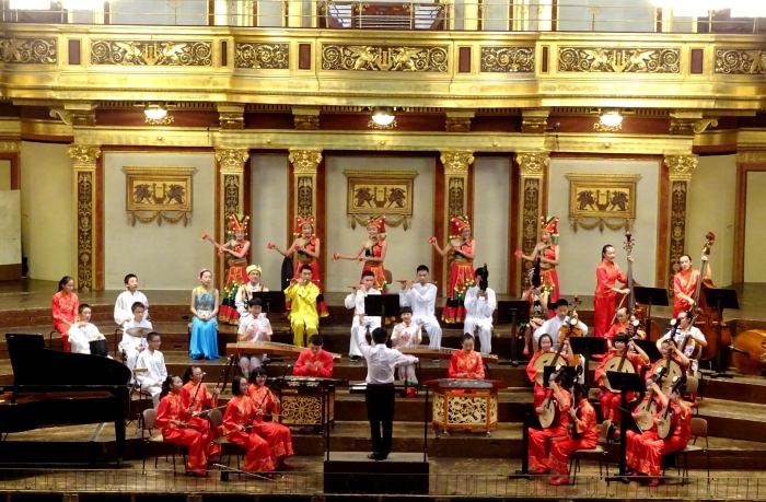 6-1 安宁中学民乐团绽放维也纳金色大厅 6-1 安宁中学民乐团绽放维也纳金色大厅