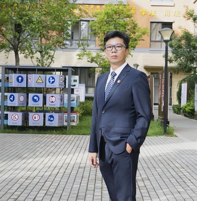 官六中校长顾永刚