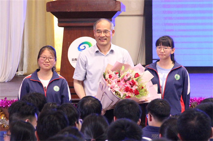 放在第八点，集团化办学后面