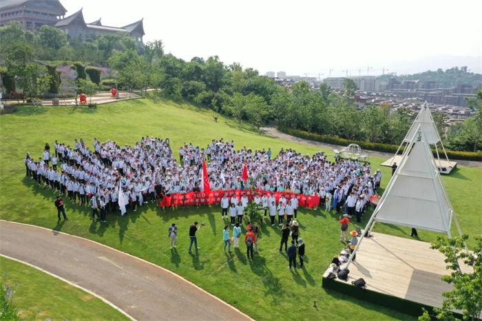 2021年4月30日,云大附中星耀学校初一至高三的近3000师生走出校门,开展了主题为“庆祝建党100周年、保护生物多样性、爱护滇池母亲湖”的春季研学旅行活动 (3) 2021年4月30日,云大附中星耀学校初一至高三的近3000师生走出校门,开展了主题为“庆祝建党100周年、保护生物多样性、爱护滇池母亲湖”的春季研学旅行活动 (3)