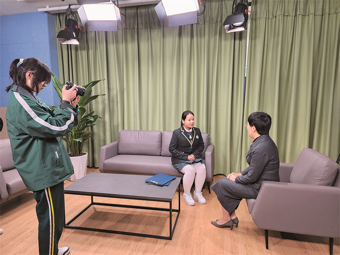 17、电视台采访