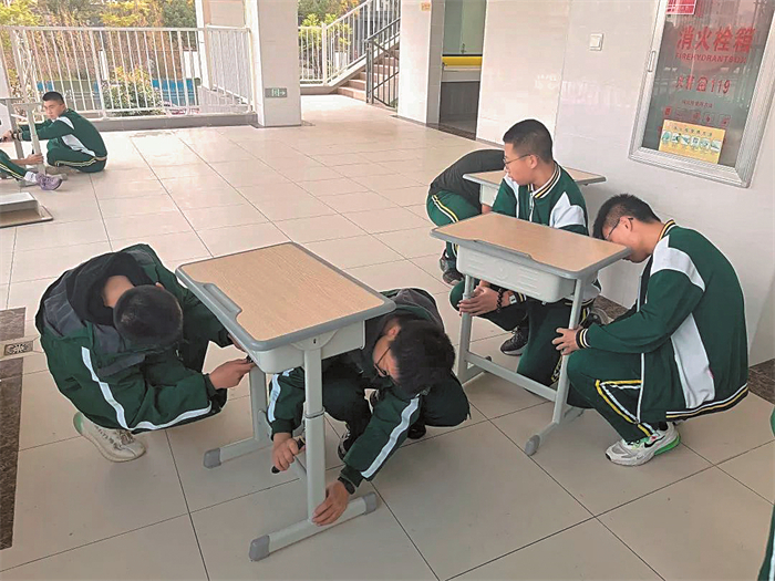 27、小小维修工