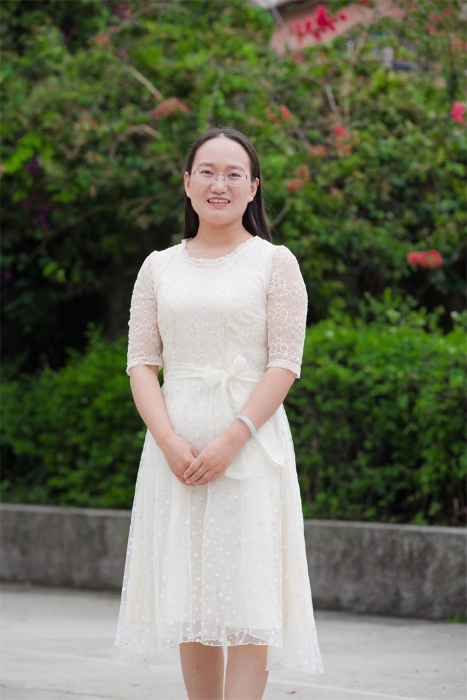 生物老师：陈丽芬（一级教师）