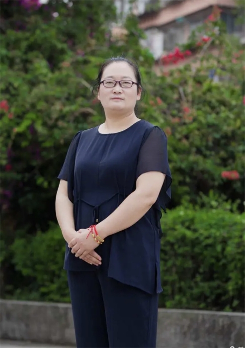 英语老师；宁金梅（高级教师）