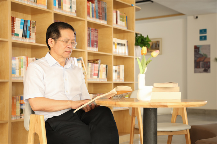 2 云南民大附中校长 李兴富 2 云南民大附中校长 李兴富