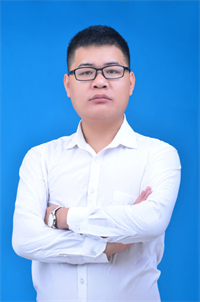 2.副校长 易华涛