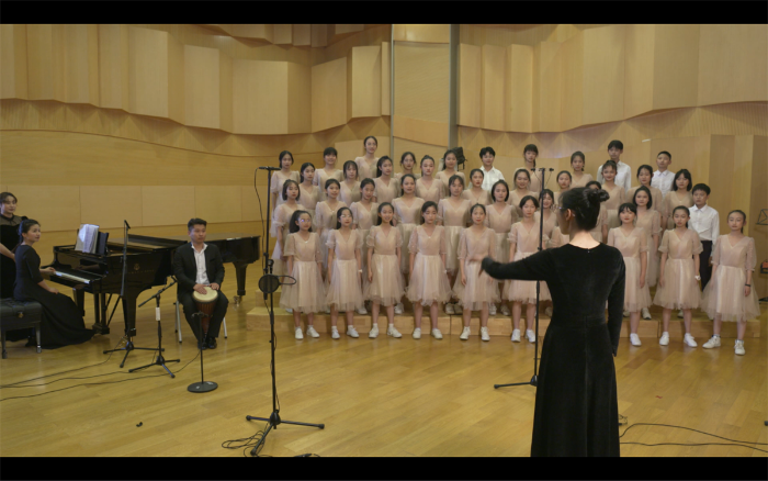 学校中学合唱团赴云南广播电视台录制