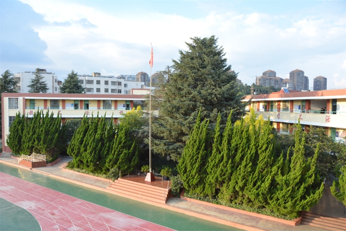 绿映中的中学部