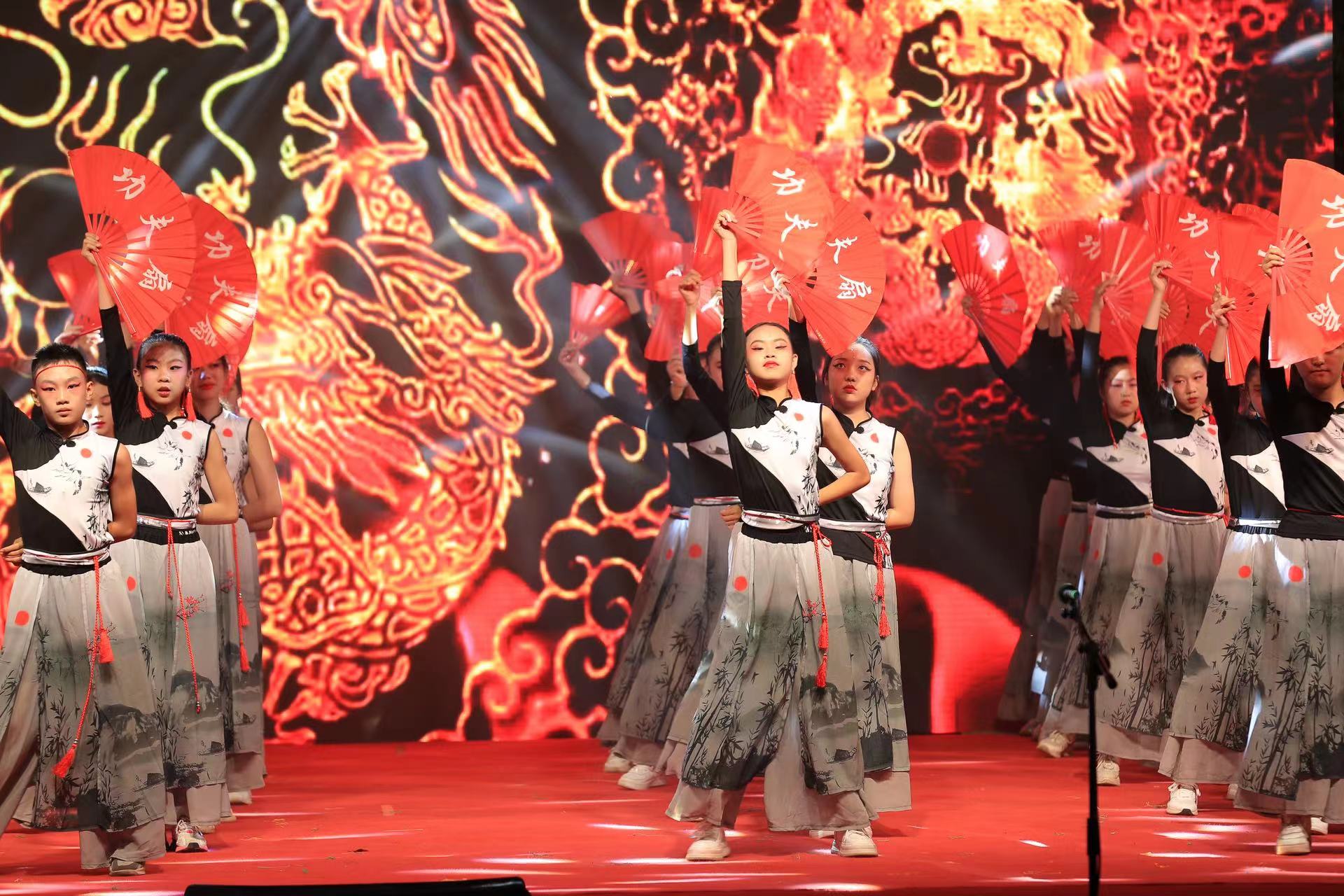 实施“综合素养发展工程” 培育学生21世纪国际竞争力