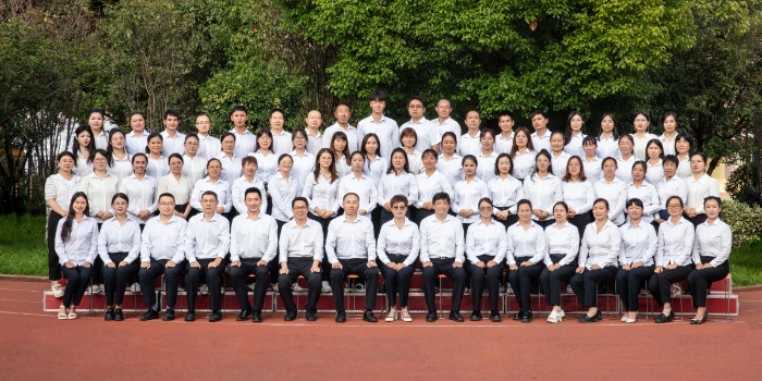 业务精湛、充满活力、乐于奉献的师资队伍