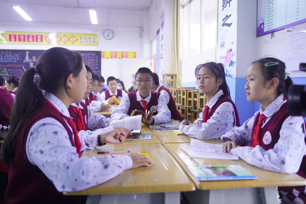 桃李芬芳育英才