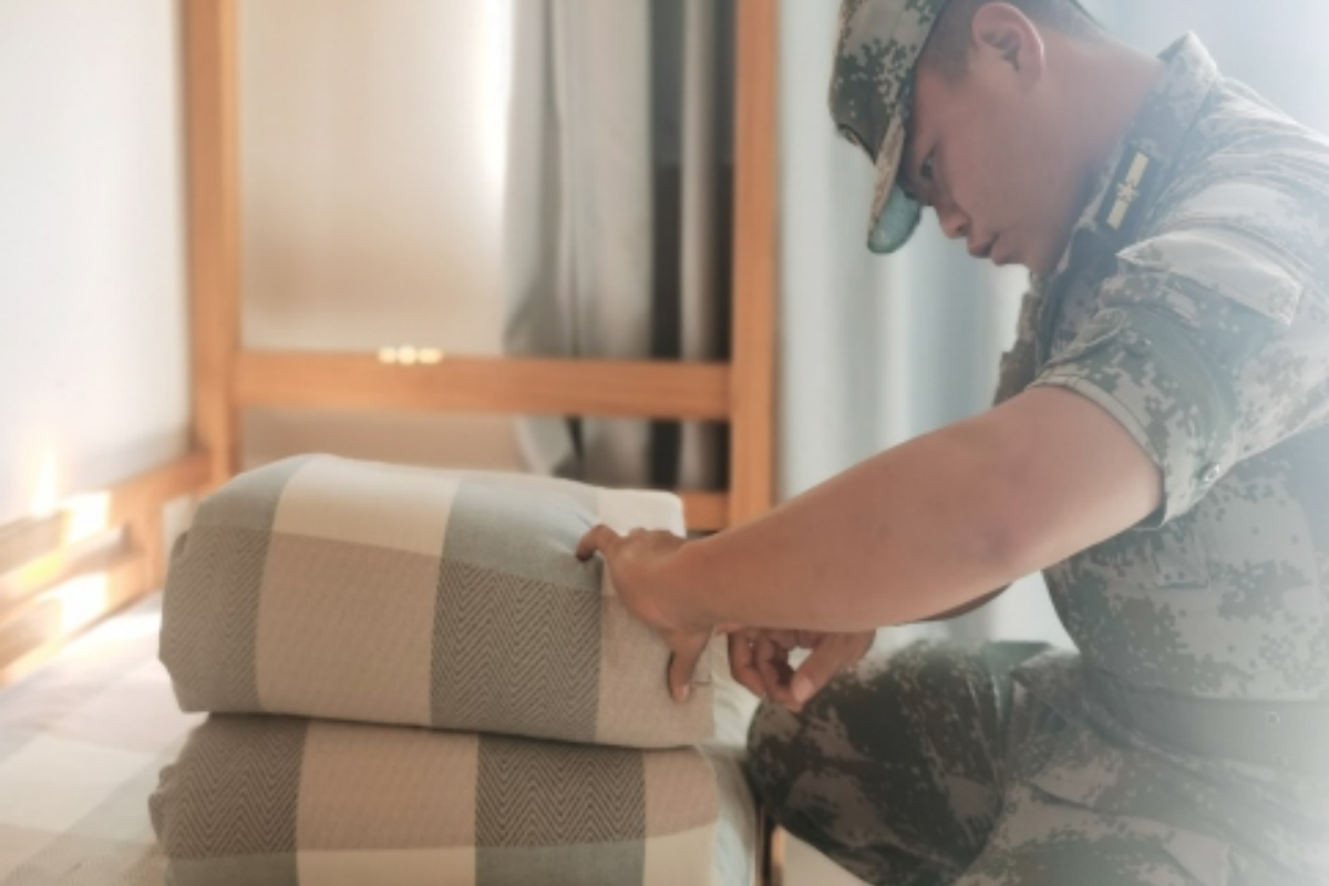 学生公寓24小时教官值守  确保生活就寝绝对安全