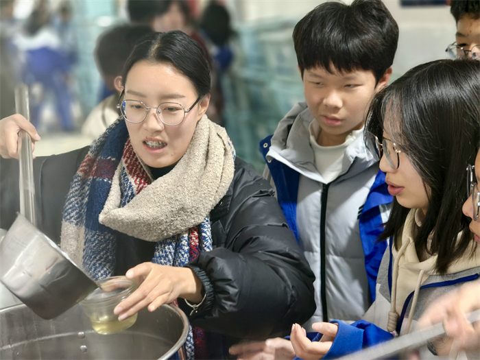 家文化,降温,为学生准备姜汤 家文化,降温,为学生准备姜汤