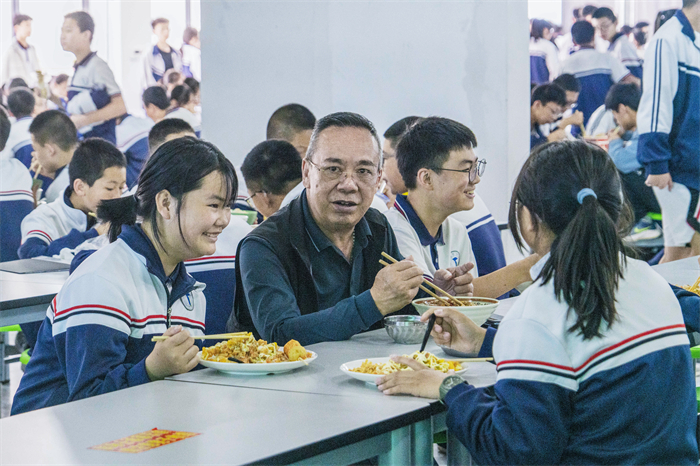 总校长陪餐 总校长陪餐