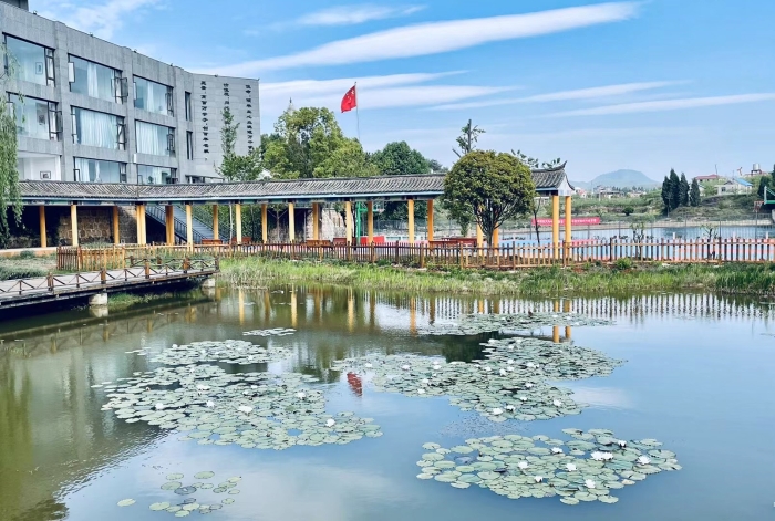 学校简介 学校简介