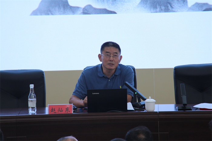 昆一中校长赵灿东到校开展讲座_副本 昆一中校长赵灿东到校开展讲座_副本