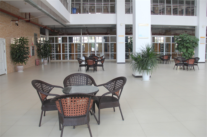 15图书馆内 15图书馆内