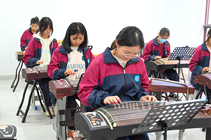 未命名 (13 - 34) 未命名 (13 - 34)