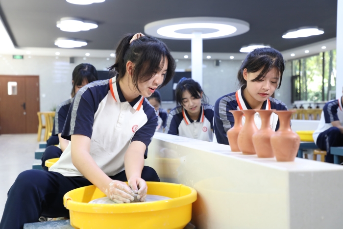 06 特色美术-陶艺制作 06 特色美术-陶艺制作